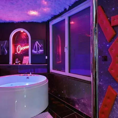 Dark Desir, Jacuzzi, Barre Et Croix De St Andre Apartment La Fleche