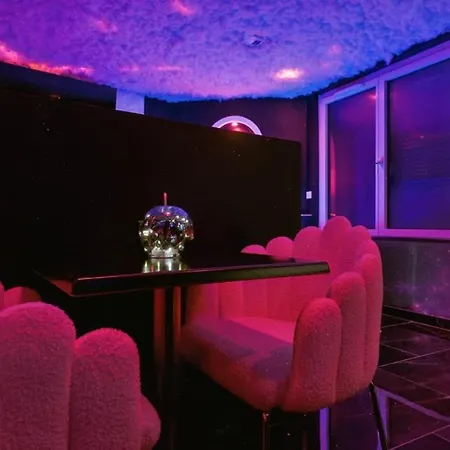 Apartment Dark Desir, Jacuzzi, Barre Et Croix De St Andre